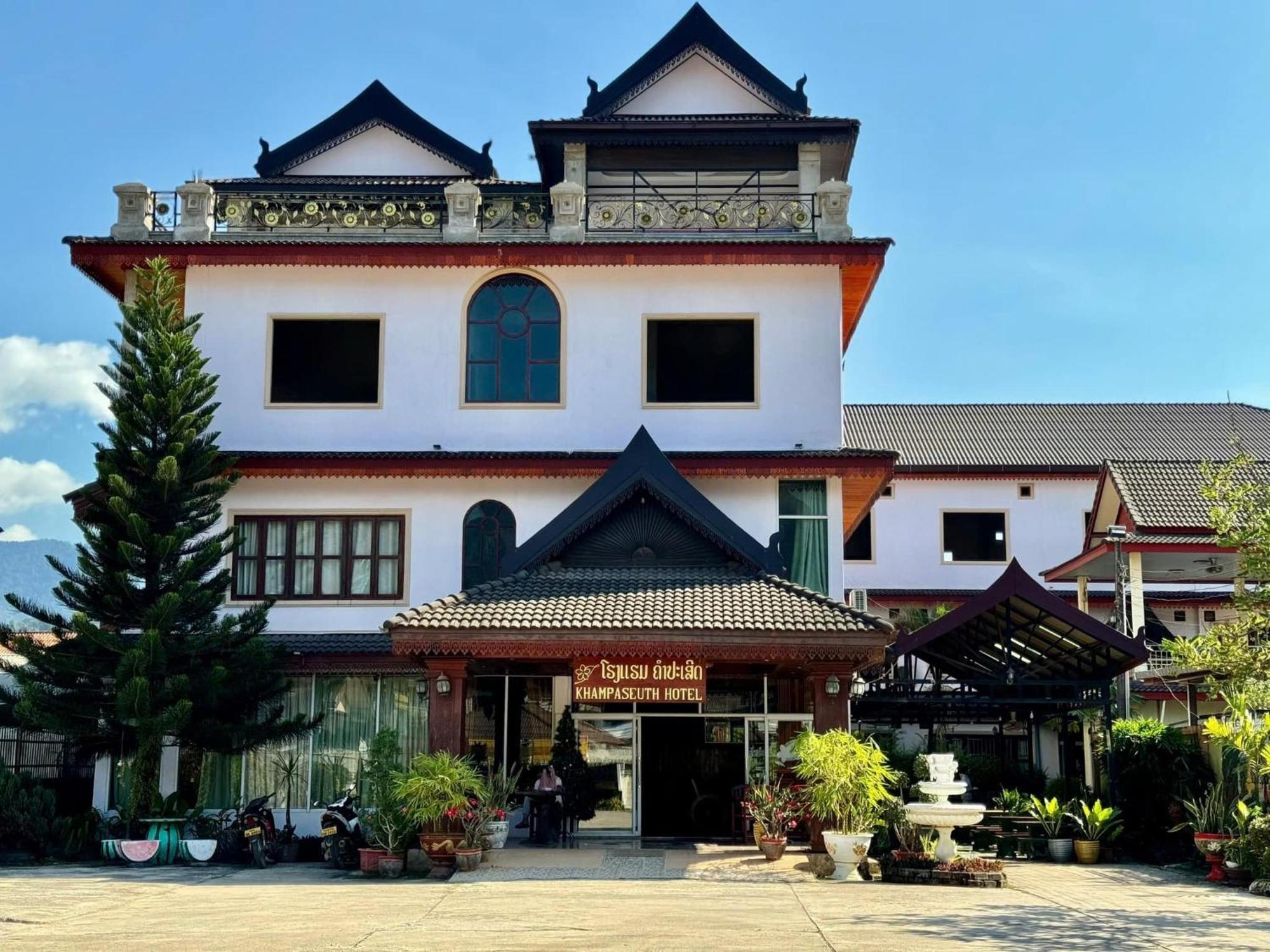 Khampaseuth Hotel Vang Vieng Exterior photo